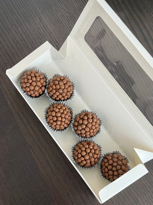 Brigadeiro de Chocolate com granulado de chocoball Belga